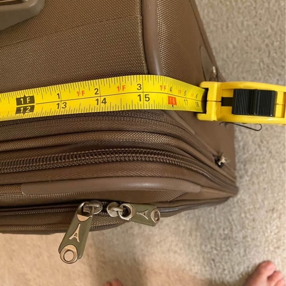 TravelPro Crew7 Light Brown 15 1/2W by 22L CARRY-ON MEDIUM LUGGAGE. - Picture 15 of 16